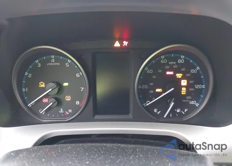 2018 Toyota Rav4 Le z USA, uszkodzony, nr VIN JTMZFREV9JJ731570